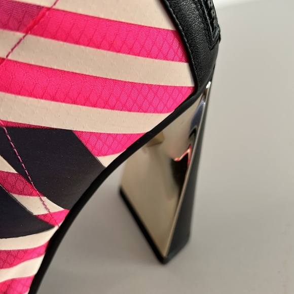 Geometric design, neon ankle boots - Picture 4 of 8